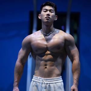 William真的很努力