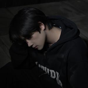 周 宇 航