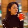 主持人李妍