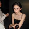 海淀桥北的喝汤少女