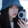 她是个爱拍照的人