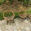 两张藤条凳子