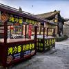 同一个聋世，贾街无骨鸡柳和烤冷面鸡柳卷饼