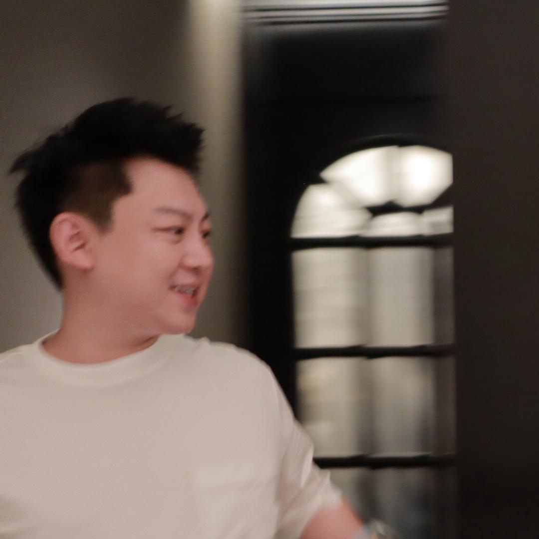 广东省亿万富濠钟表-黄浩霖