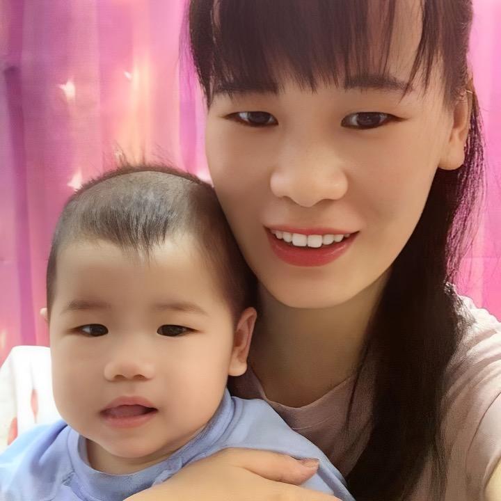 小依（单 亲妈妈）