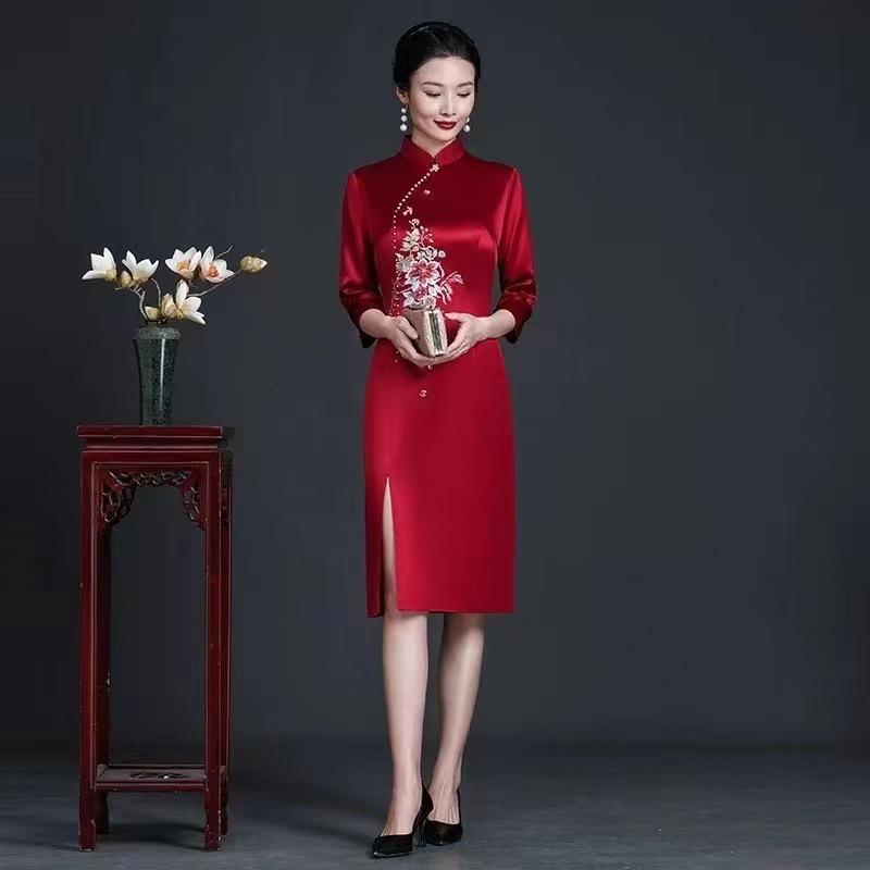 金福蝶妈妈装礼服服饰