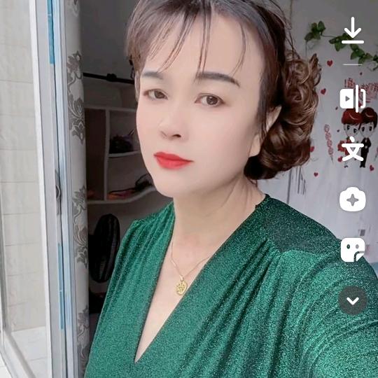 阿英。