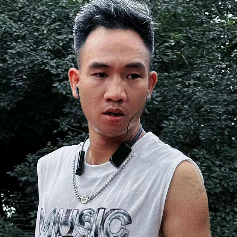 小飞爱唱歌