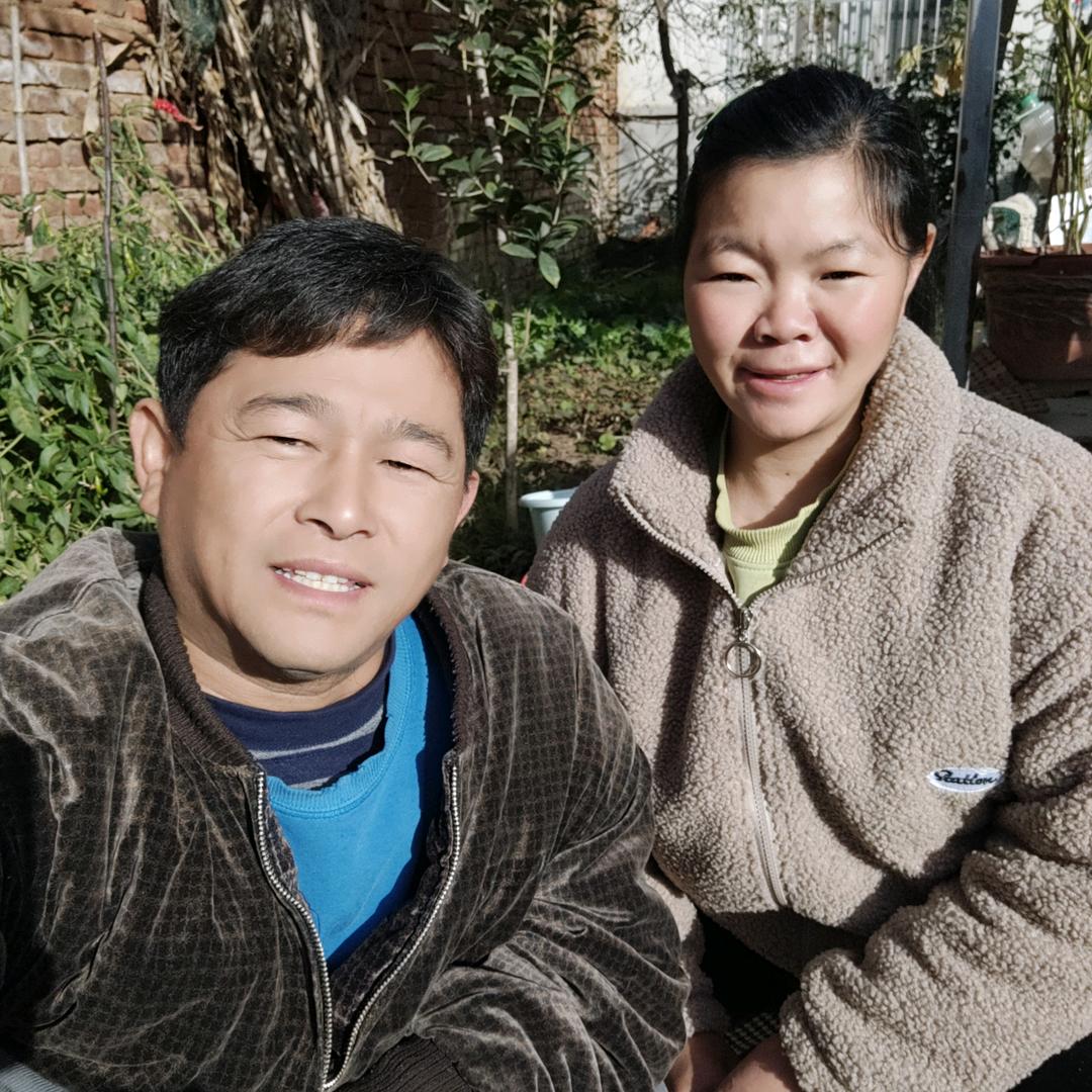 王合全夫妇在努力