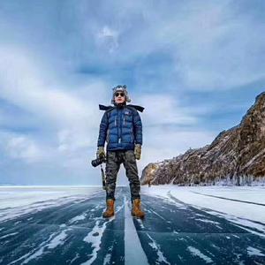 开火车的小哥哥头像