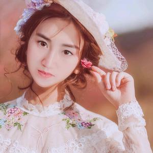 四块五的妞头像