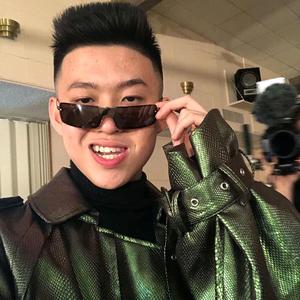 网恋教父七哥头像