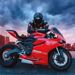 爱机车的包老师头像