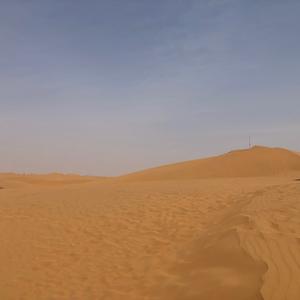 背朝残阳看不见那摸苦笑头像