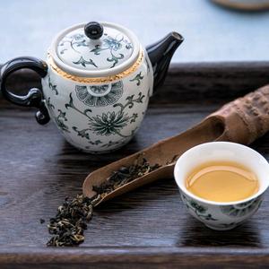 依窗观雨品茶头像