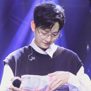 胡夏女朋友头像