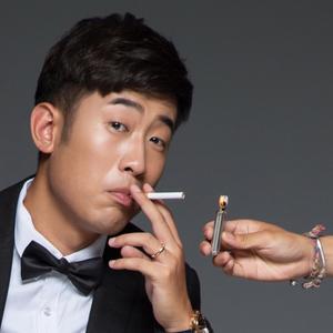 爱咬人的树哥头像