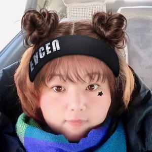 娜小嘴儿是个快乐的小胖墩儿