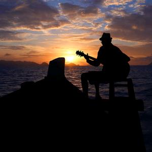 弹琴的叁木头像