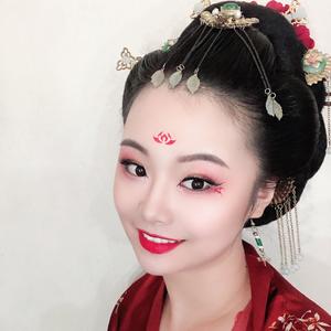 圆脸丹凤眼 『』头像