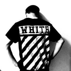 搜索 抖音号:  supreme_r "我和谁都不争 和谁争我都不屑.