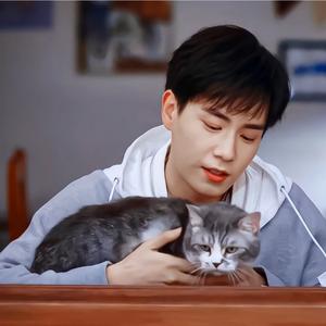 要胡就胡一天头像