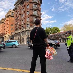 山石岩剪短髮Vlog头像