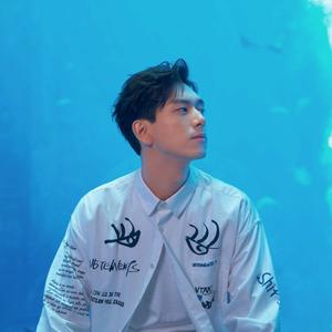 仰望深空不当人头像