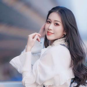 诗诗🧚🏻头像