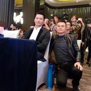 明星拍摄梁哥头像