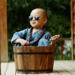 做交通设施的小伙子头像