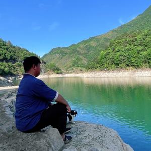 闲不住的小胖头像