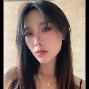 射洪美妆设计师圈圈头像