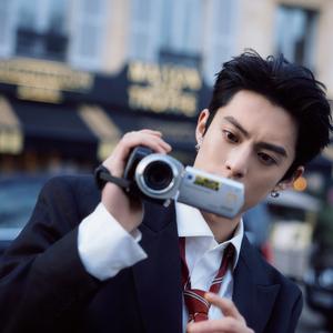 月栎樾阅曰头像