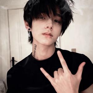 大名鼎鼎小铃铛🔔头像