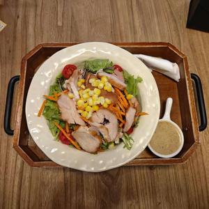 一个成年人，头像