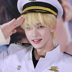 @翔猫吻霖兔。！🖇️头像