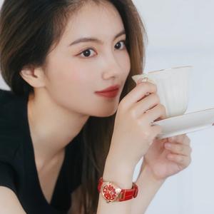 清醒的芳芳头像