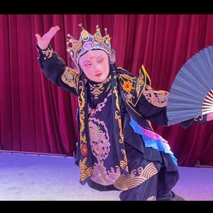 艺术变脸演员王小颜头像