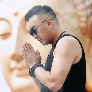 ₯雾里看花࿐头像