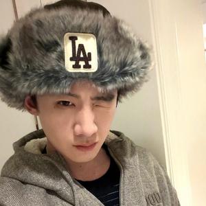 糖炒白栗🌰头像