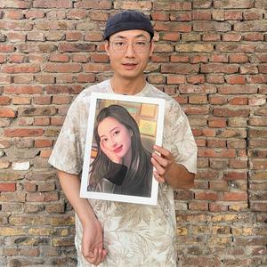 受伤小哥逆风飞翔头像