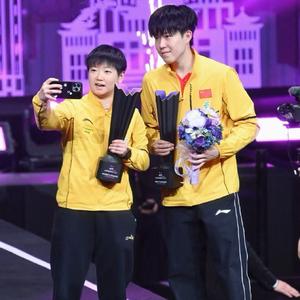 说你头大还爱哭🦈🦁头像