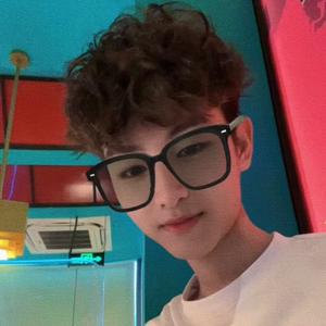 小洪情感说车头像