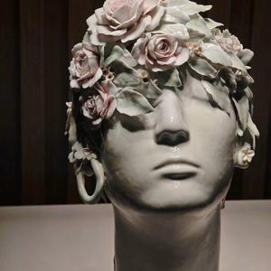 我糙这个世界太坏了头像