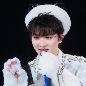 悦悦好困💗周深头像