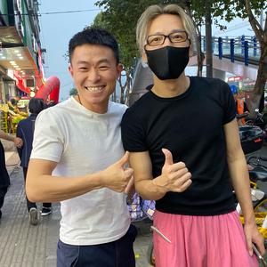 巫山宝强烫发天花板头像