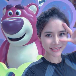 不吃香菜的6月头像