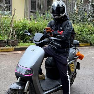 小智同学玩电车头像