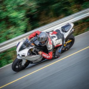 不会骑车的小意头像